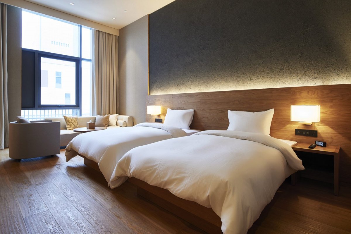 Desain kamar tidur luxurious bergaya hotel