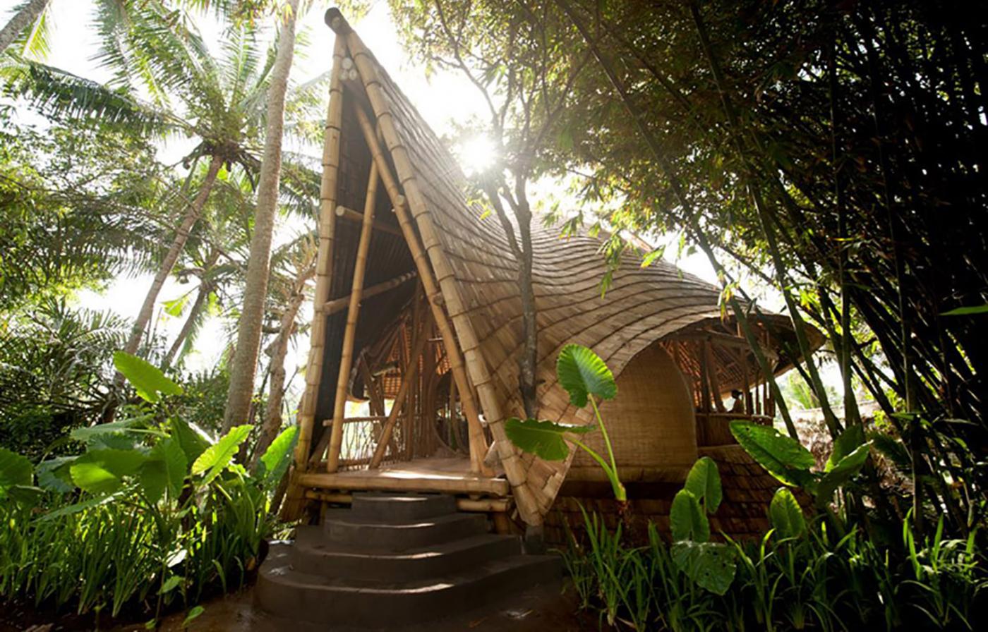 Rumah Bambu Di Desa