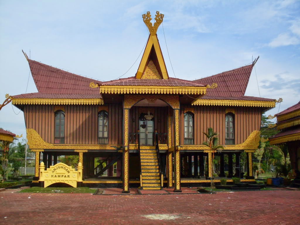 Balai Salaso Jatuh, Rumah Adat Kepulauan Riau