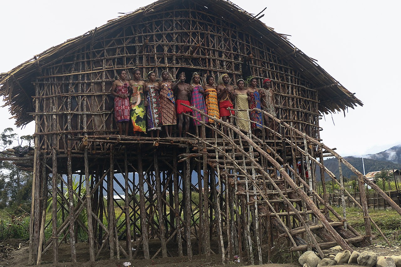 Keunikan Rumah Kaki Seribu Rumah Adat Papua Yang Khas