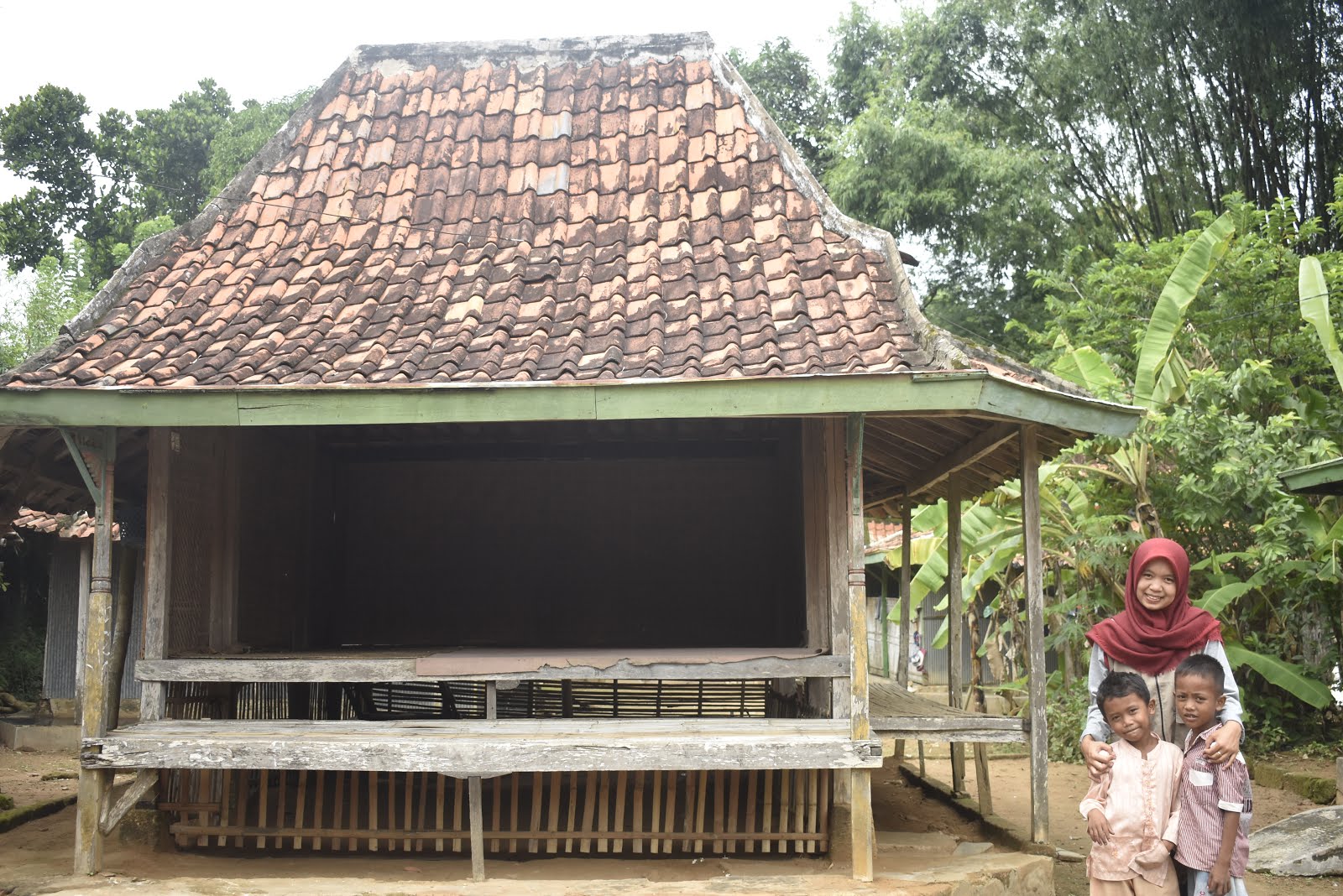 Keunikan Rumah Adat Madura Tanean Lanjhang