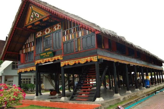 Rumah Adat Aceh Krong Bade