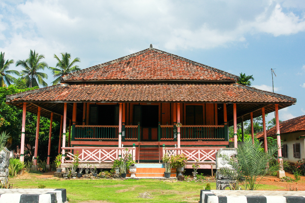 Rumah Adat Lampung Nuwou Sesat