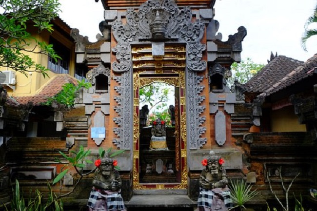Rumah Khas Bali Angkul-Angkul
